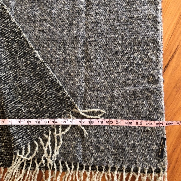 Italian Wrap-Around 100% Wool Knit Scarf made in Italy. - Picture 7 of 9